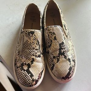 Snake skin flats